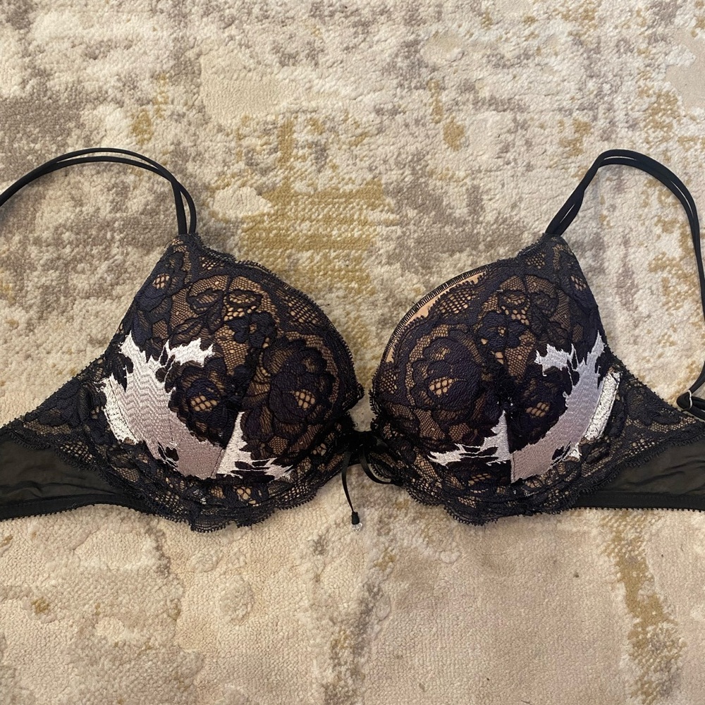 Victoria’s Secret 32C Lace Push Up Bra